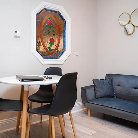 Warner's Collection Apartment